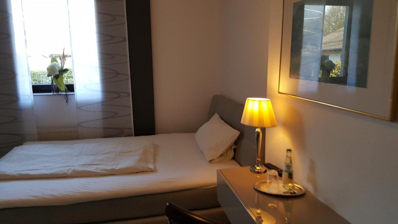 ลันด์โฮเทล ลินเดิน อัม เฟเนโคเทนเซ Hotel Niederkruechten ภายนอก รูปภาพ