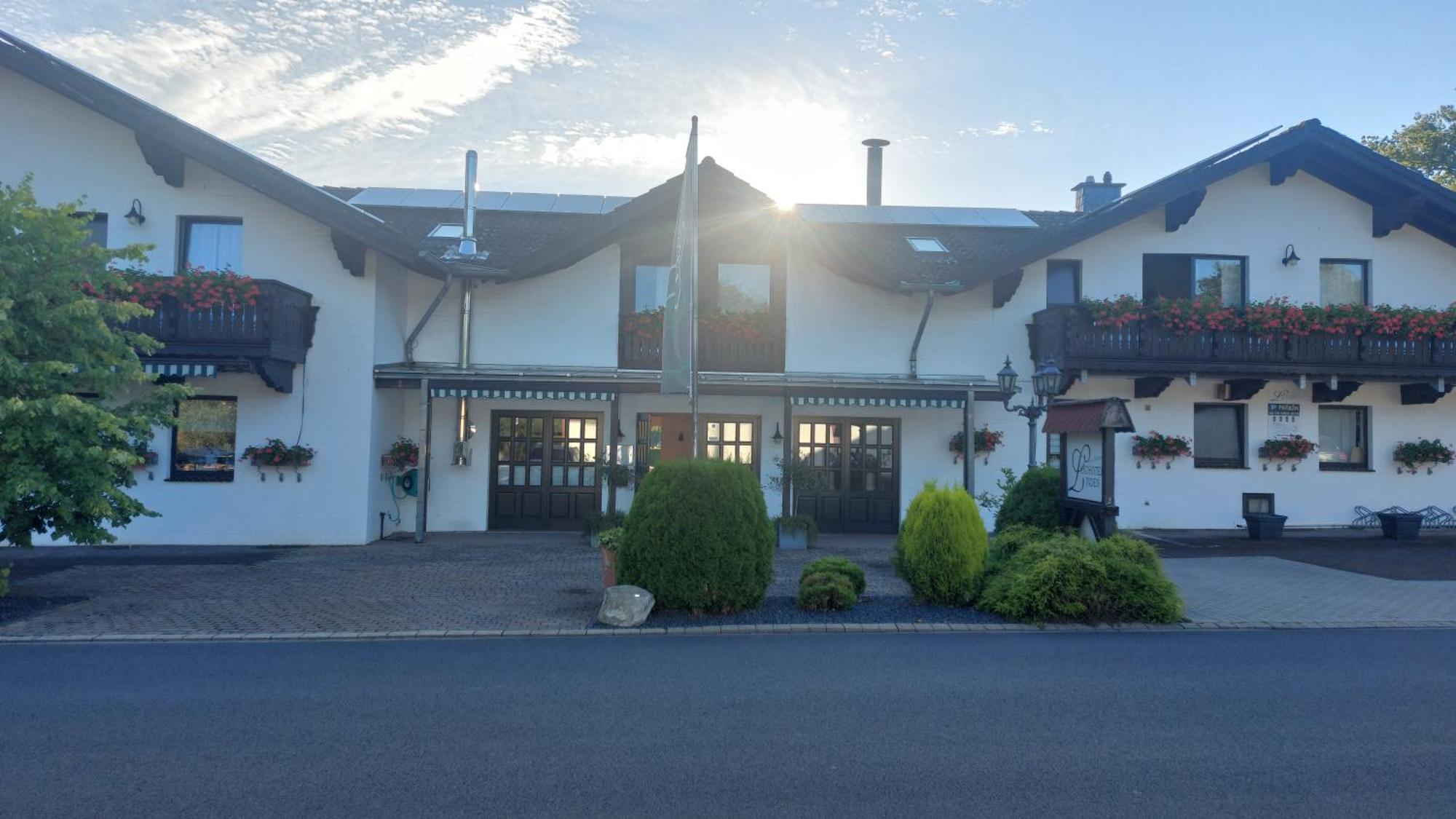 ลันด์โฮเทล ลินเดิน อัม เฟเนโคเทนเซ Hotel Niederkruechten ภายนอก รูปภาพ
