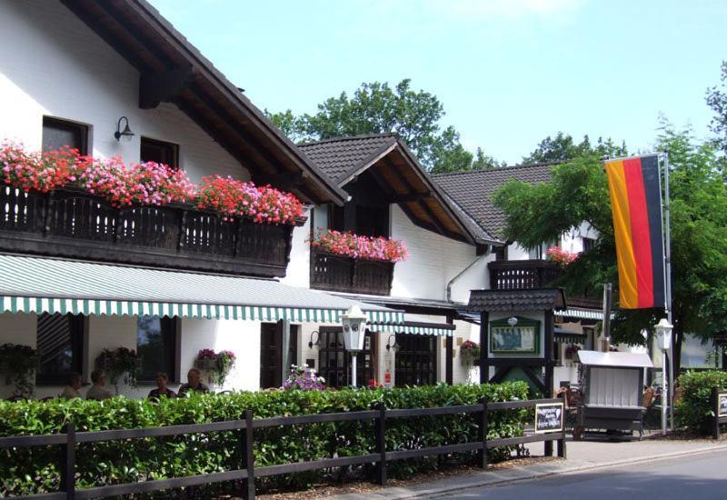 ลันด์โฮเทล ลินเดิน อัม เฟเนโคเทนเซ Hotel Niederkruechten ภายนอก รูปภาพ